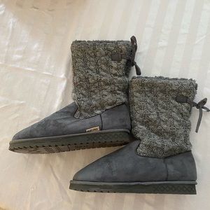 Women’s Mukluk Boots, Faux Fur Lined, Sweater Top, Size 11